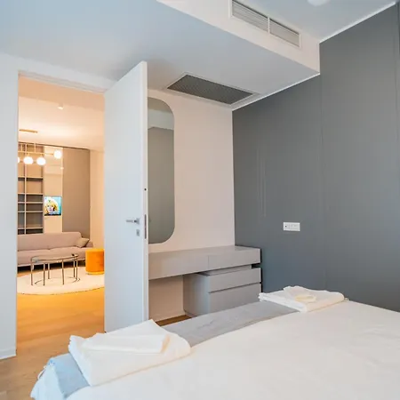 One Floreasca Luxurious Apartment - Panormaic City & Park Views 布加勒斯特 Exterior photo