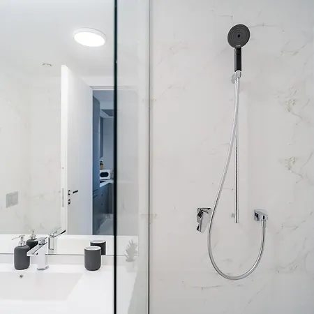 One Floreasca Luxurious Apartment - Panormaic City & Park Views 布加勒斯特 Exterior photo