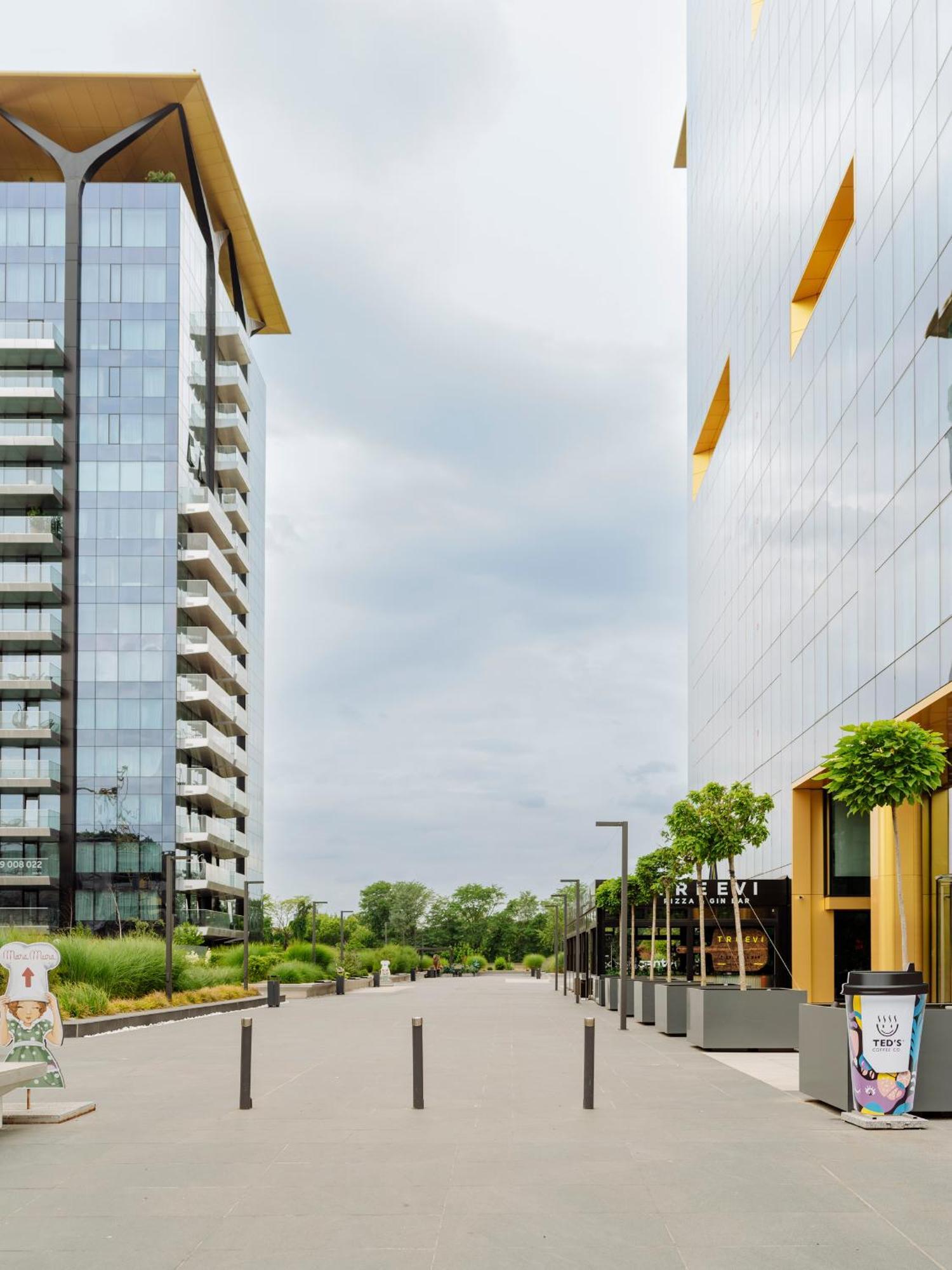 Apartment One Floreasca Luxurious - Panormaic & Park Views *