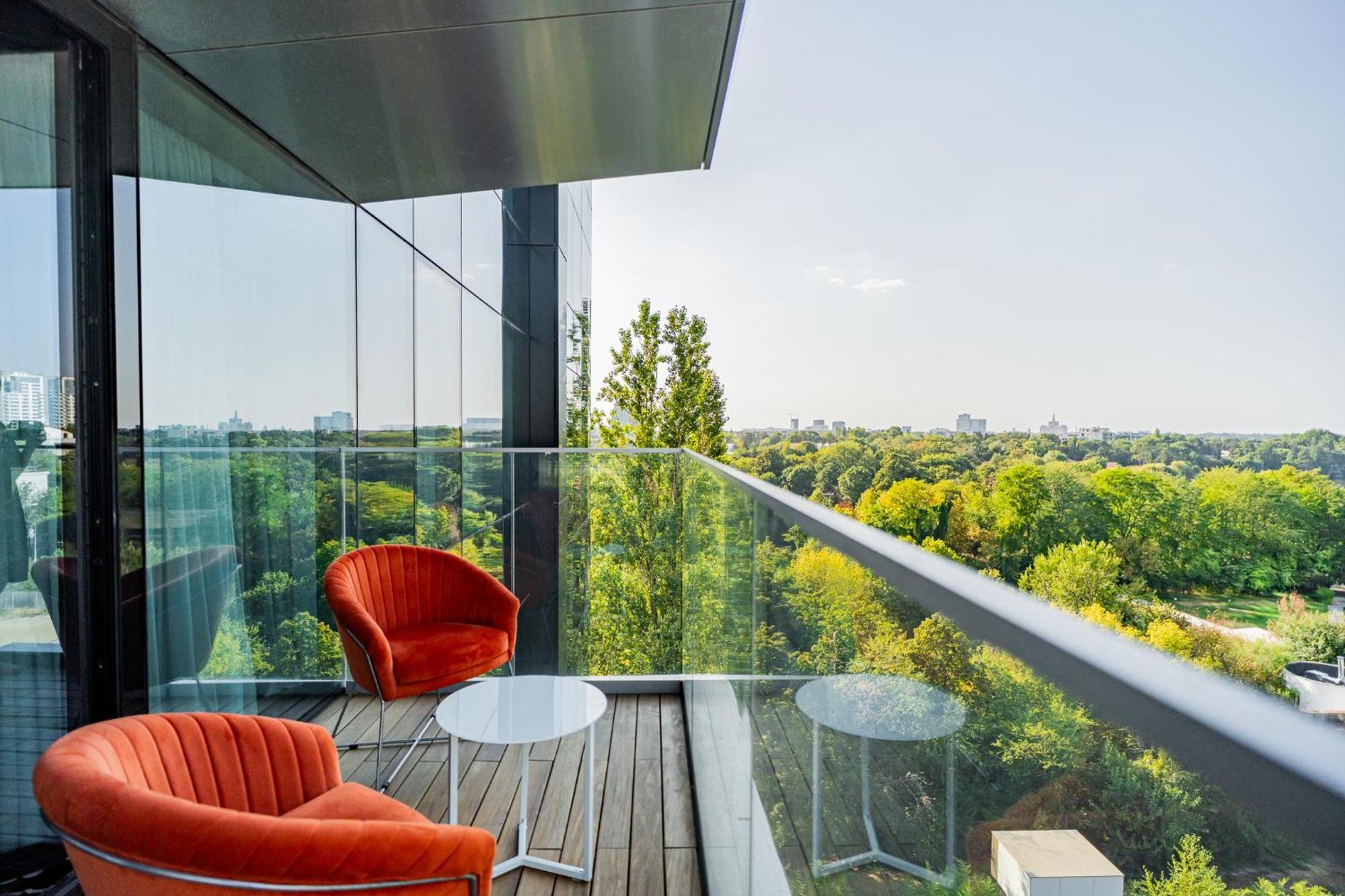 Apartment One Floreasca Luxurious - Panormaic & Park Views *
