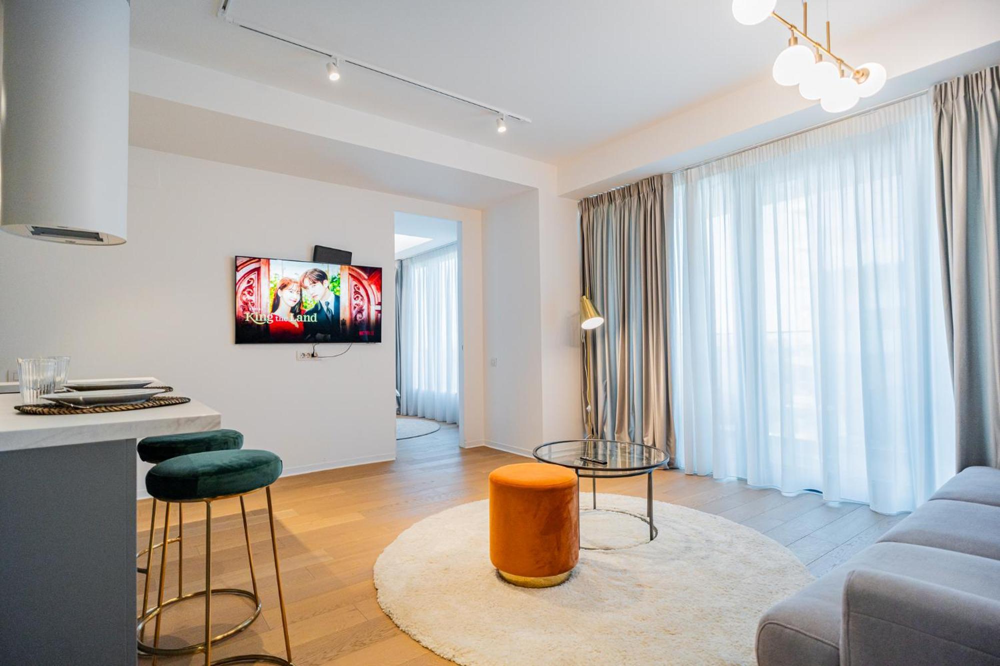 Apartment One Floreasca Luxurious - Panormaic & Park Views Bucharest