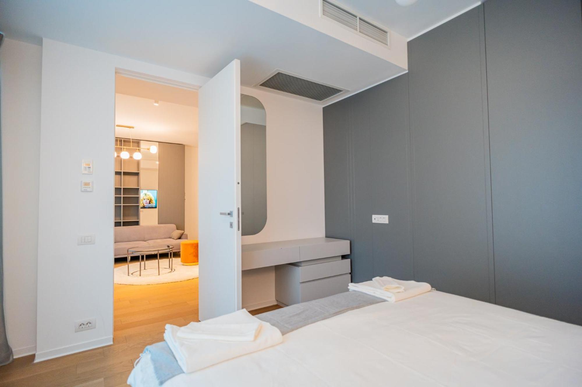 One Floreasca Luxurious - Panormaic & Park Views Apartment Bucharest