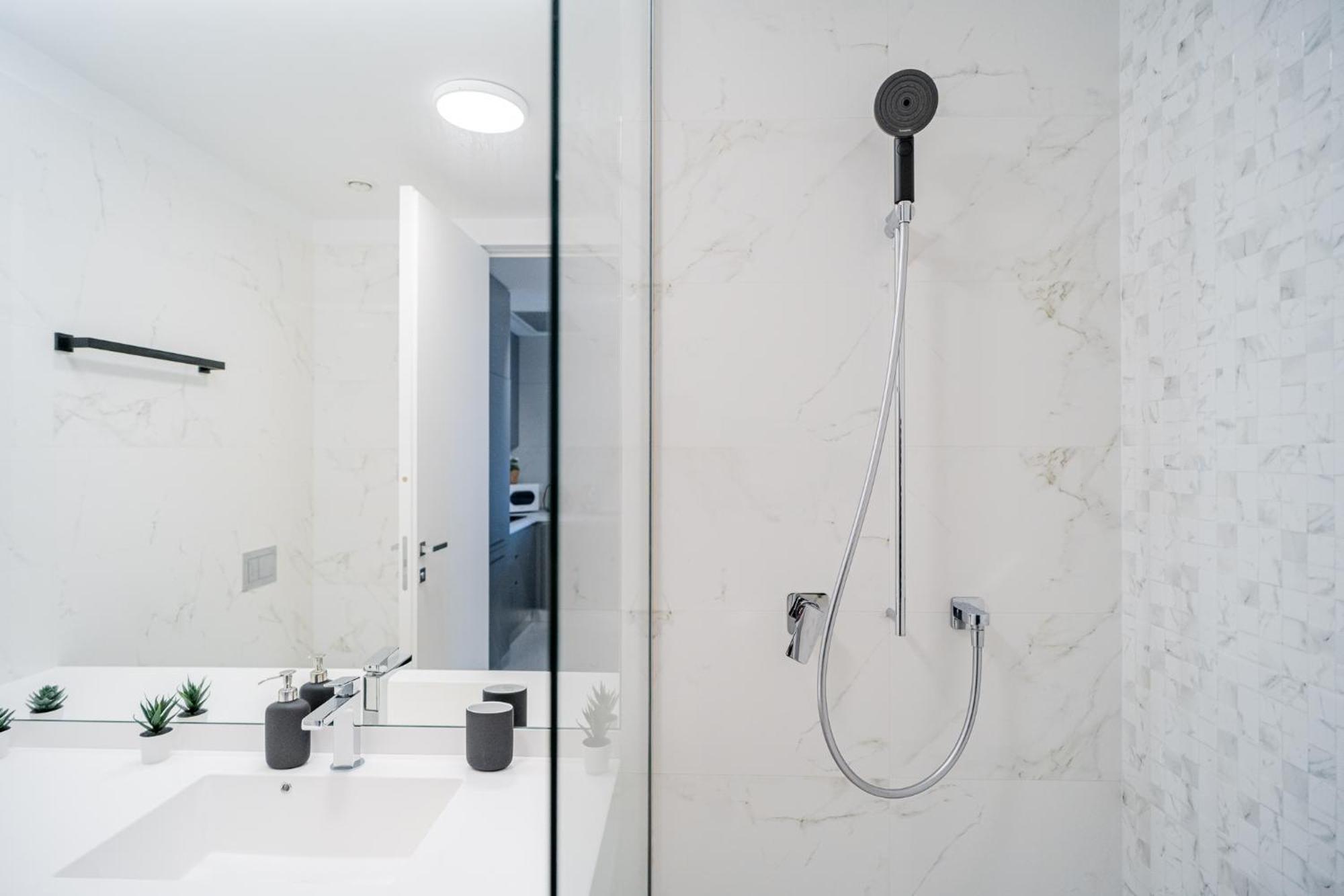Apartment One Floreasca Luxurious - Panormaic & Park Views Bucharest